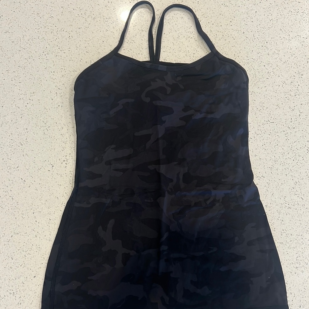 Black Camo Power Y Tank size 4